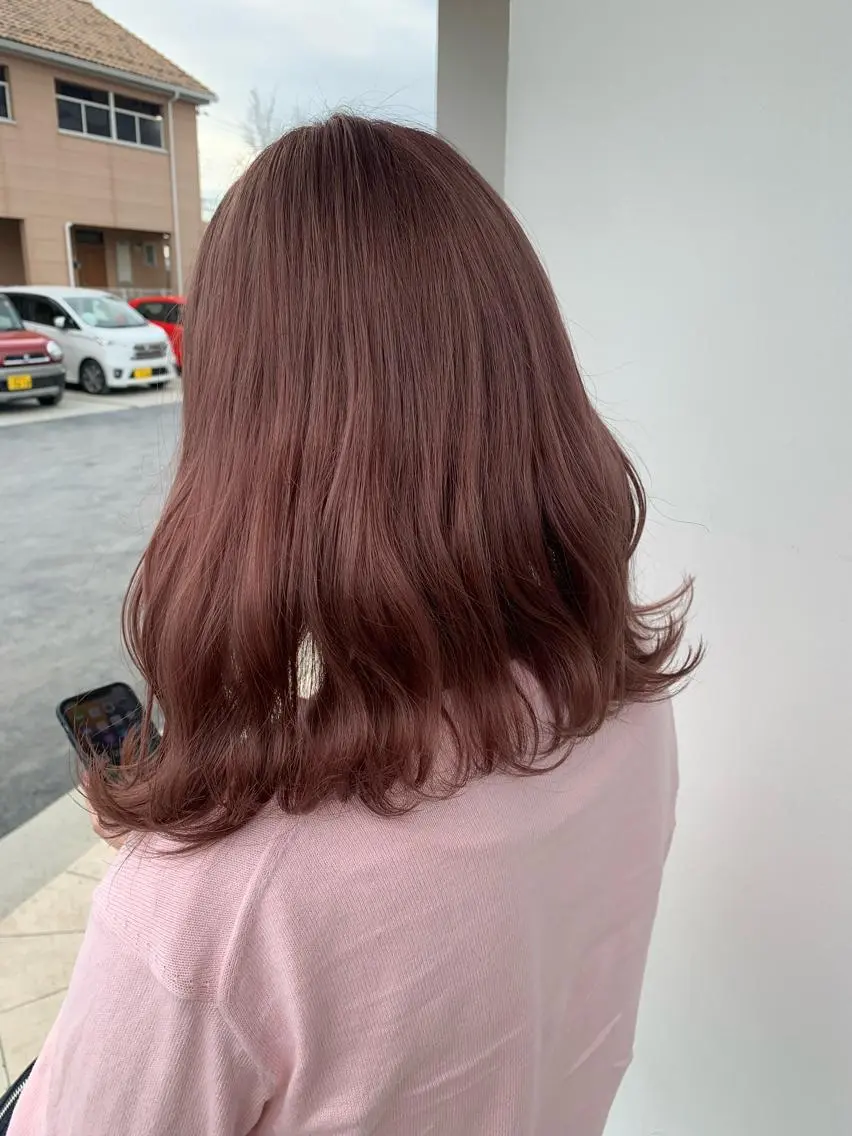 セミロング カラー ヘアカラー 長山 茉白のヘアスタイル