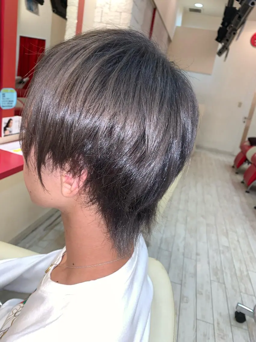 ショート カラー ヘアアレンジ メンズ ダークグレー ダークグレージュ グレージュ 今村公介 ブリーチ特化、派手髪のヘアスタイル