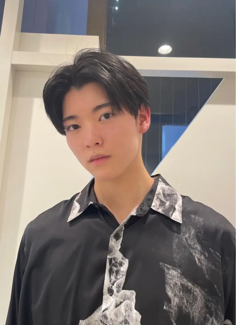 メンズ センターパート NARE 韓国ヘアのヘアスタイル