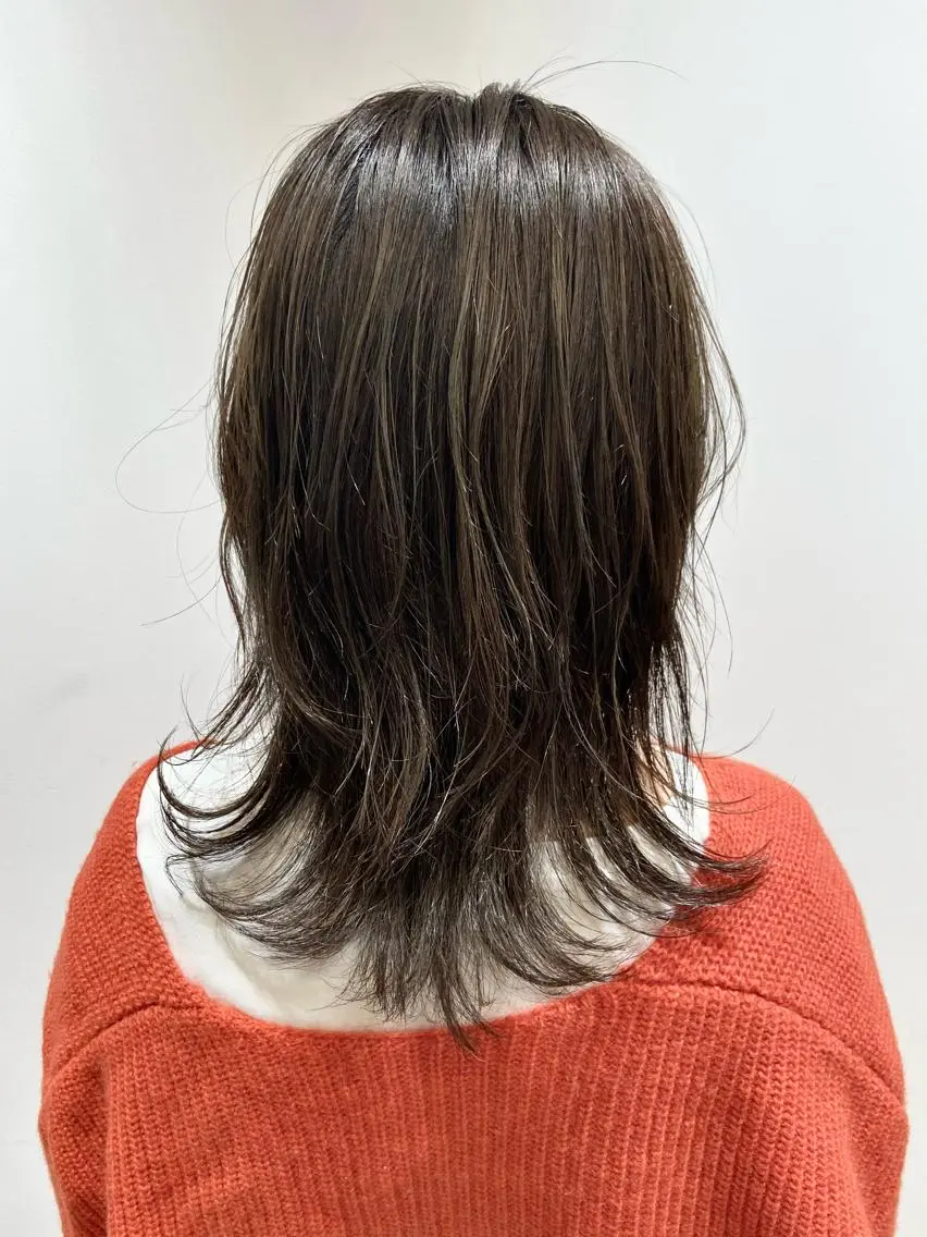 ミディアム カラー カット 🐺ウルフ/レイヤー 似合わせ‎🤍沙羅のヘアスタイル