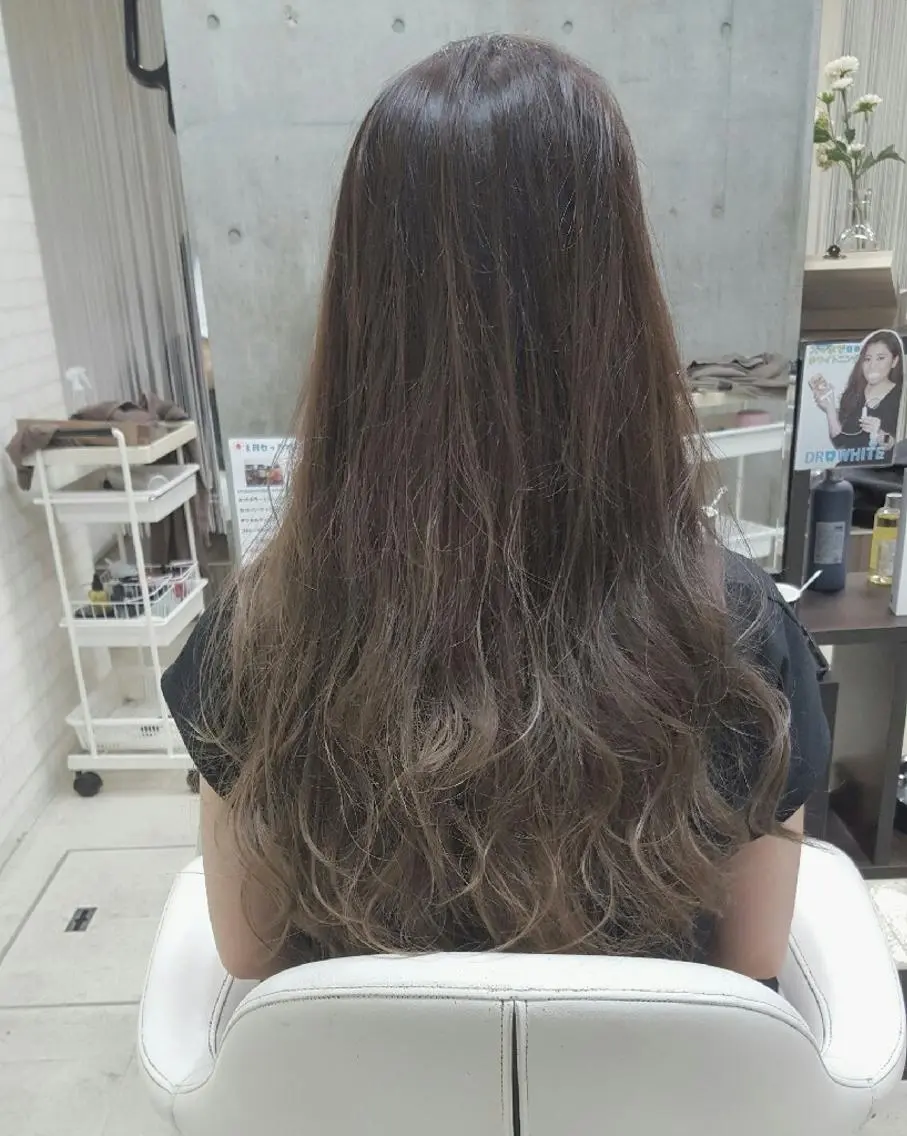 ロング アッシュ アッシュグレー アッシュグレージュ 髪質改善×レイヤー 高嶋のヘアスタイル