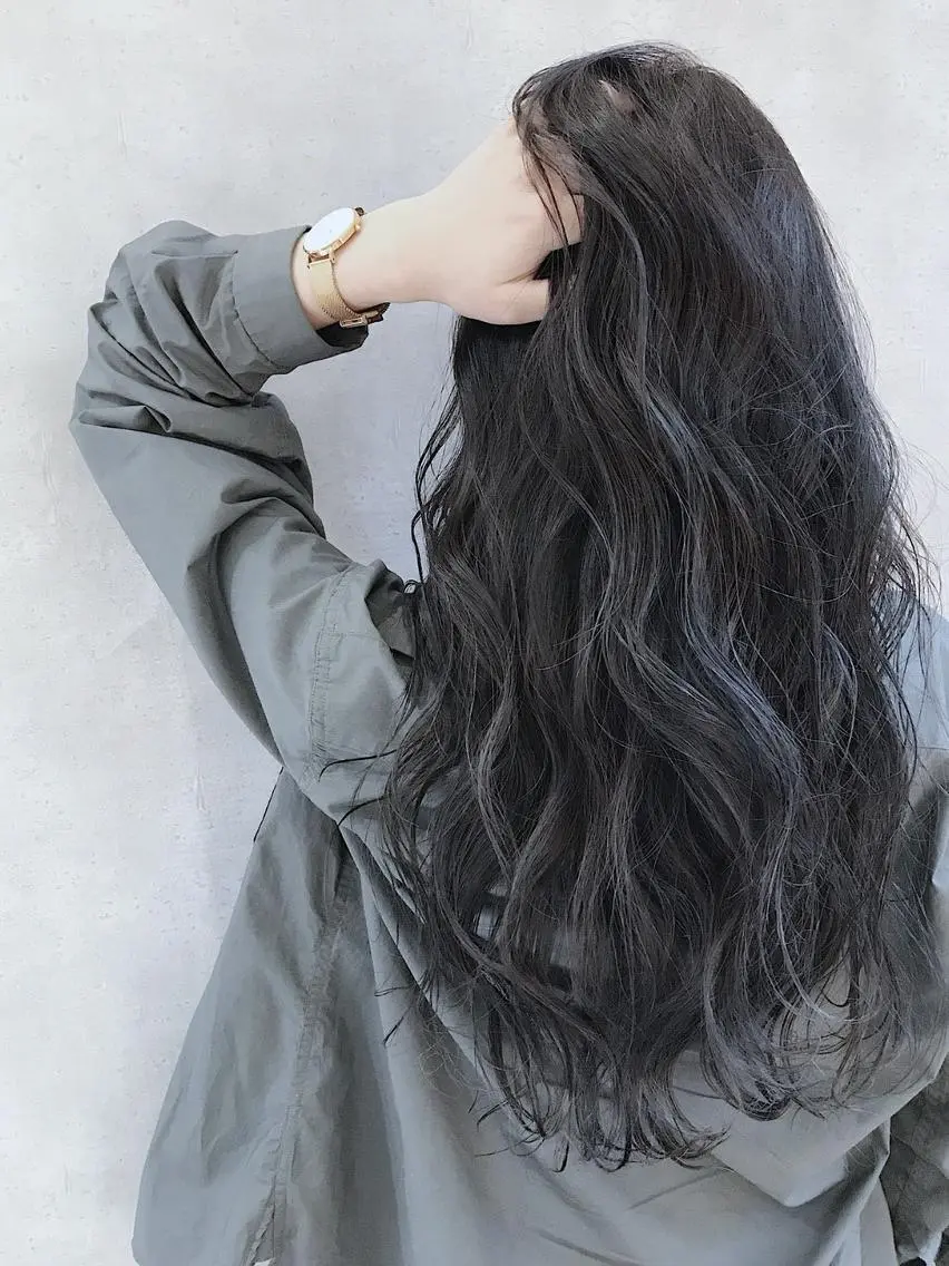 ロング カラー MOU namba ムウナンバのヘアスタイル