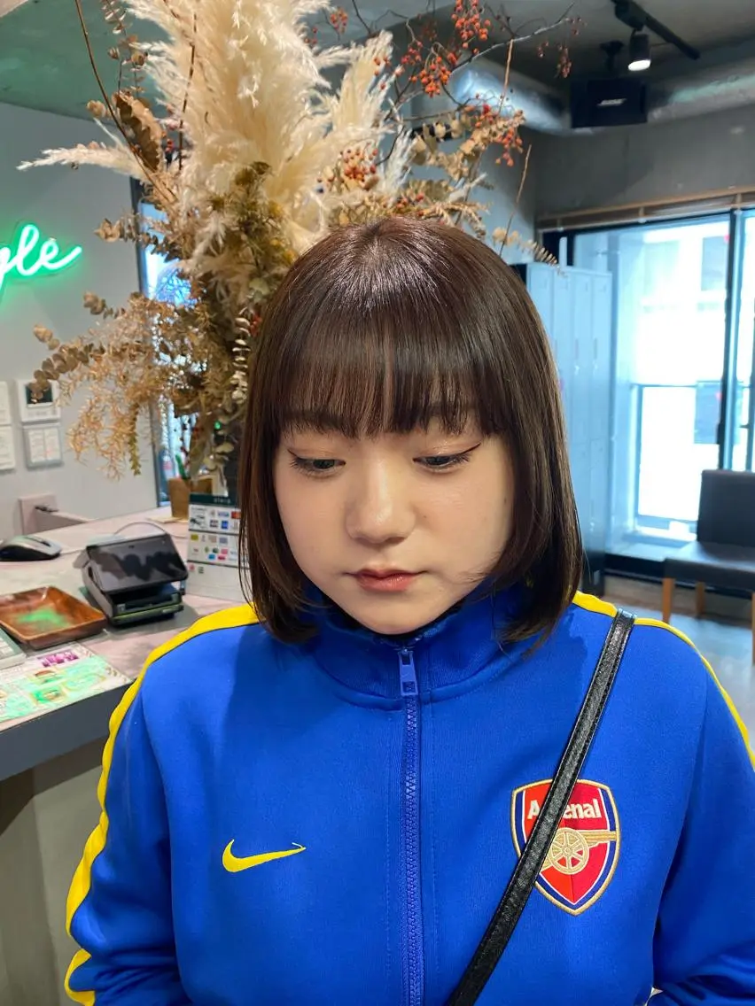 ミディアム 縮毛矯正 🩶レイヤーカット 🩶柔らかカラー結愛のヘアスタイル