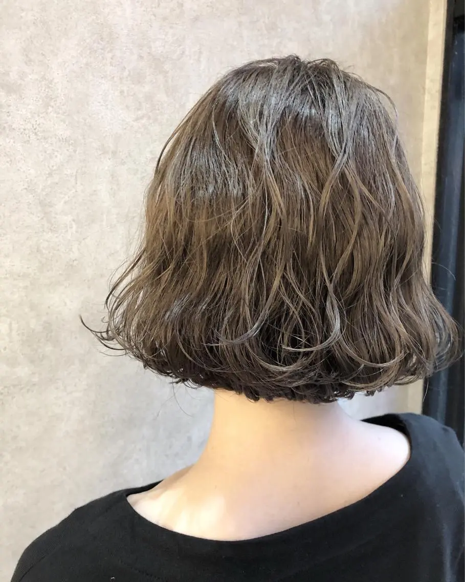 ショート カラー カット パーマ 顔周りレイヤー/韓国 ブリーチminamiのヘアスタイル