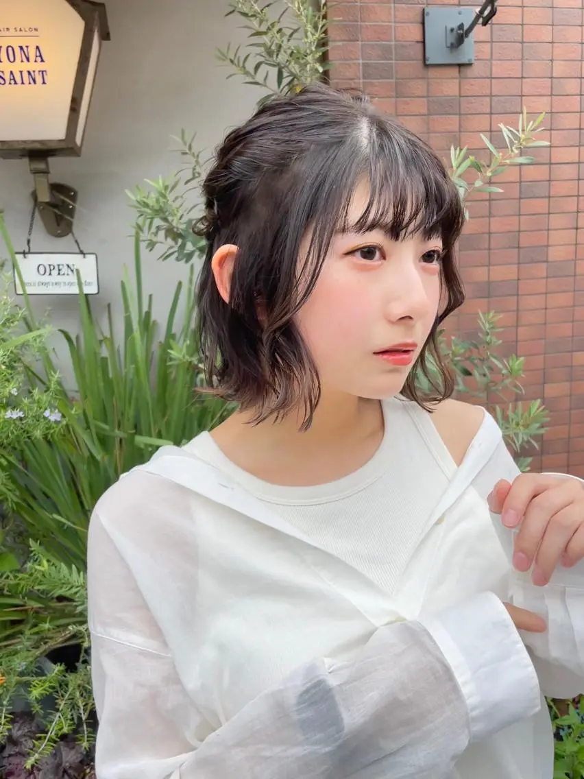 ショート KURIA/ブリ ーチ/ダブルカラーのヘアスタイル