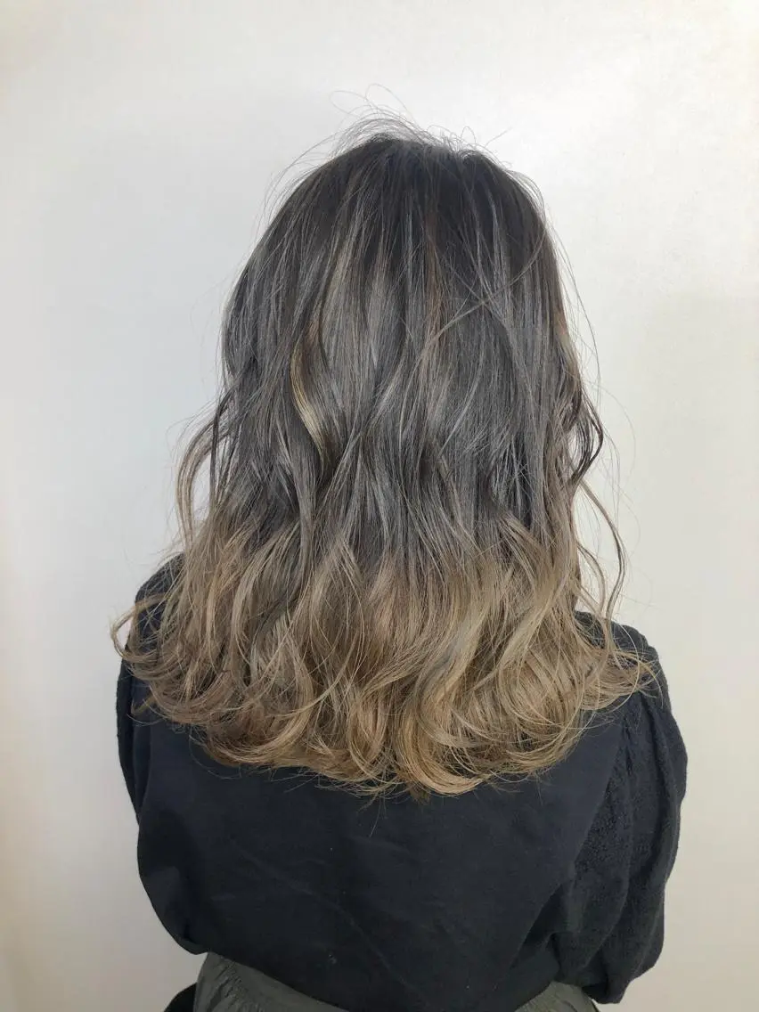 ロング ハイライト カット ヘアカラー AKANE 【zina新宿】のヘアスタイル