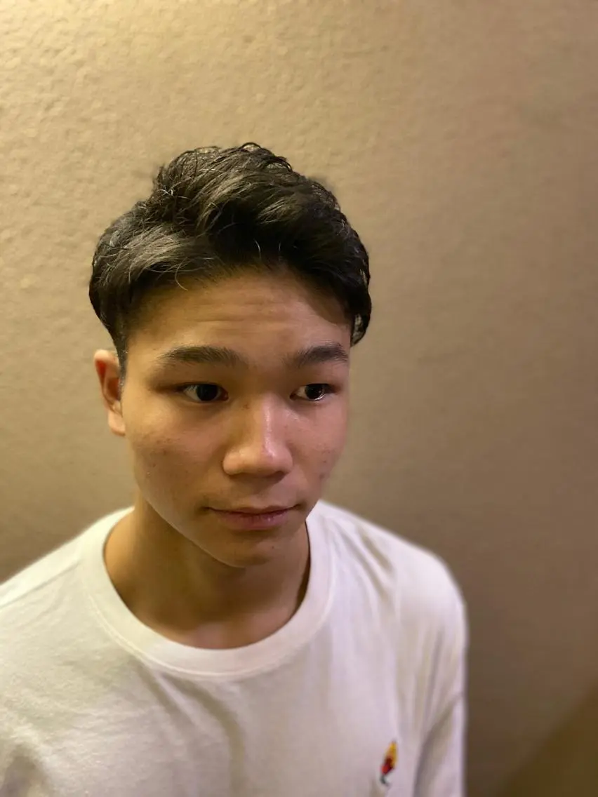 ショート パーマ メンズ 松尾 涼のヘアスタイル