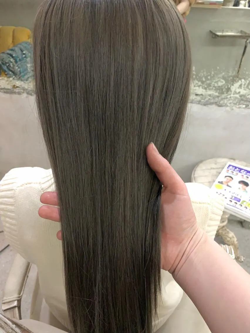 セミロング カラー ベージュカラー ブリーチ オリーブベージュ 似合わせカラー🫶 小川千波のヘアスタイル