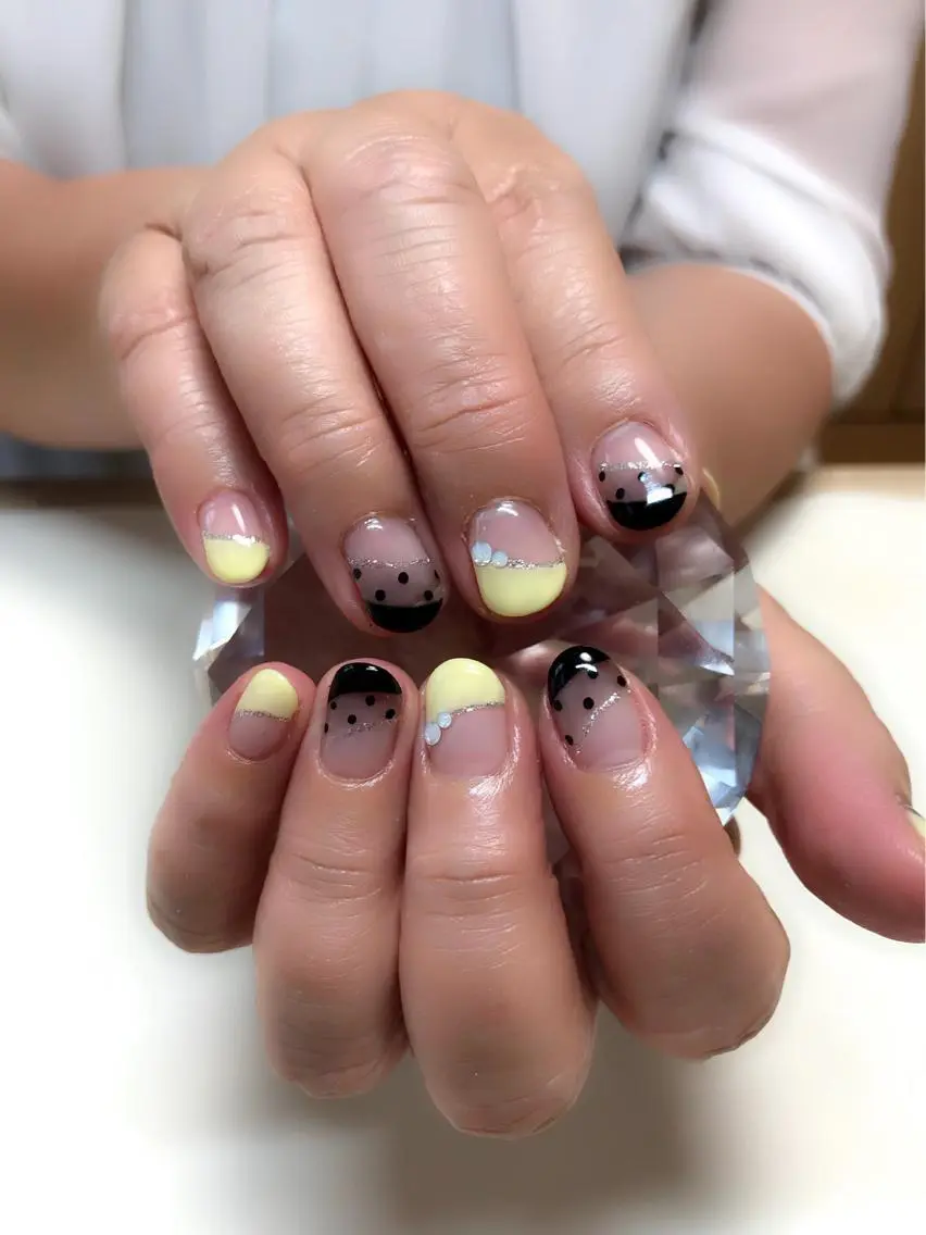 ネイル ドット ハンドネイル 'mm  (ミリ) ＭＡＮＡＭＩのネイルデザイン