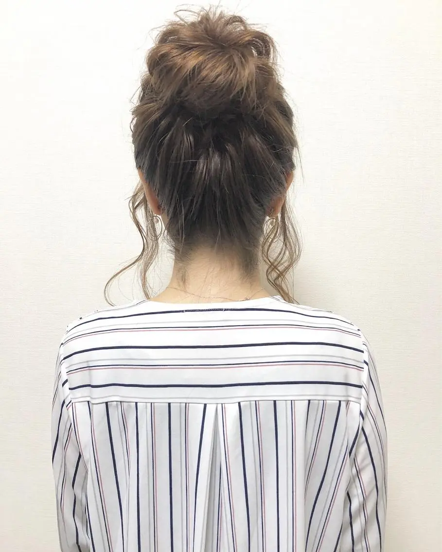 ヘアアレンジ お団子ヘア くせ毛×ショート 上岡勇祐のヘアスタイル