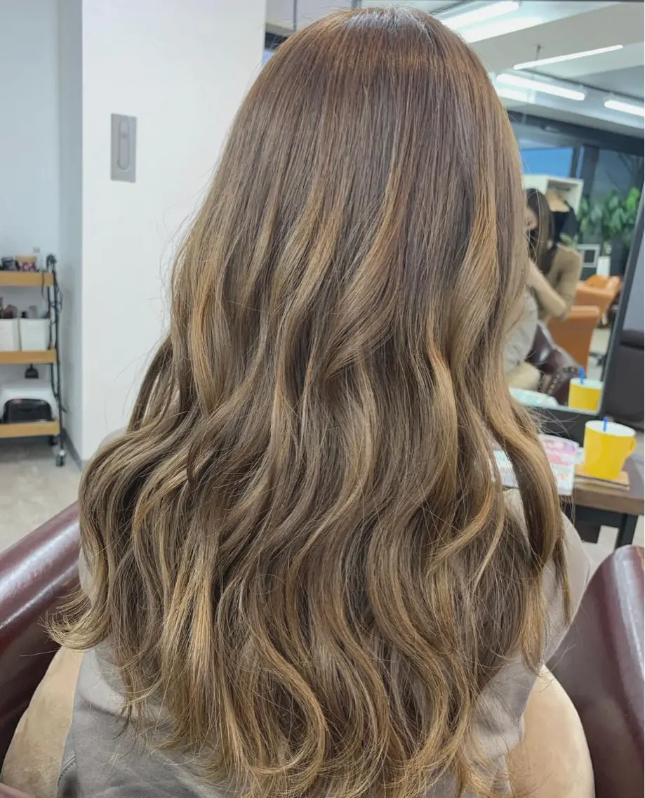 ロング カラー ベージュカラー ブリーチ 🌸星名 萌々🌸 Recharme新保のヘアスタイル