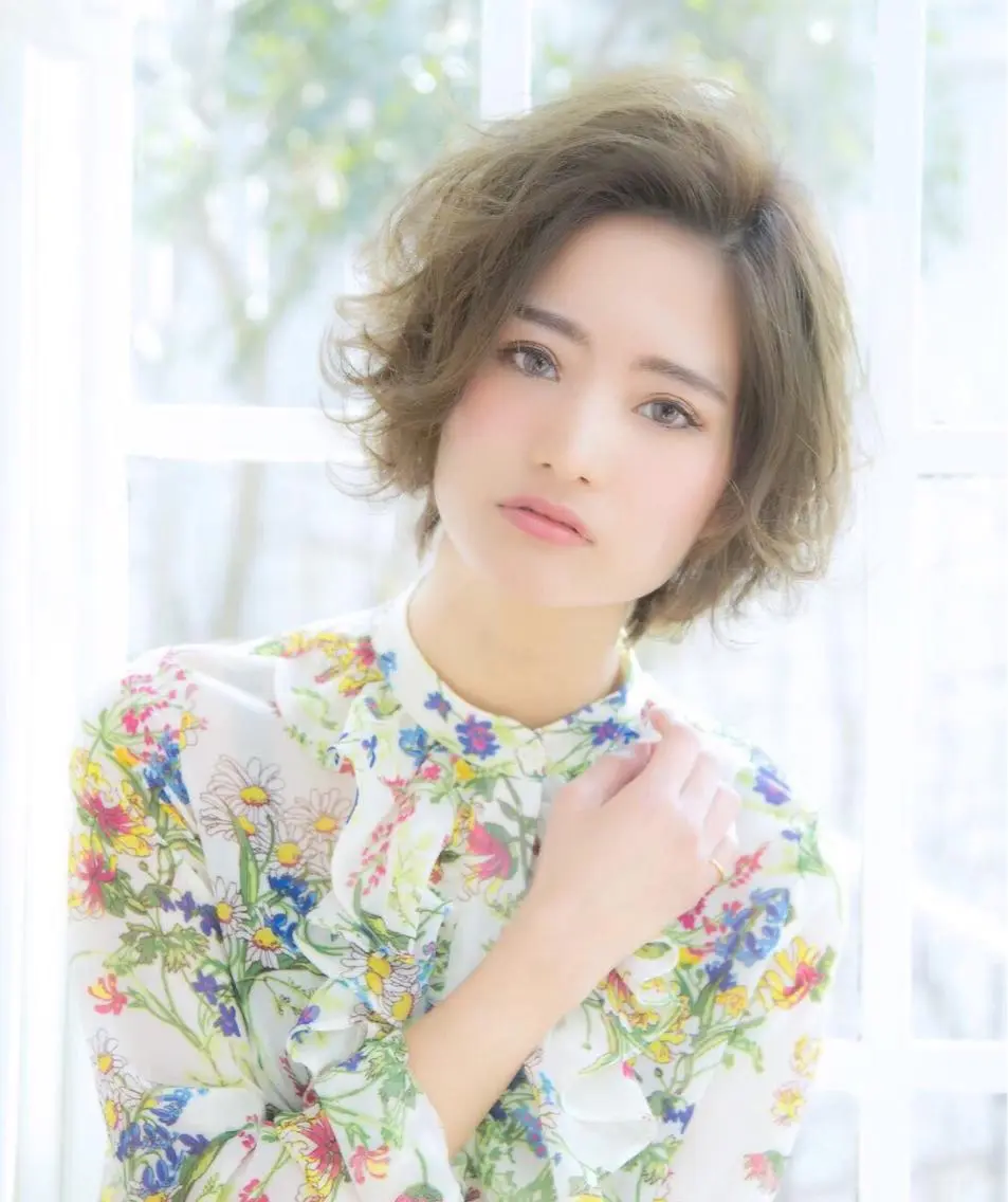 ショート カラー パーマ ネイル ベージュカラー 透明感カラー カット トリートメント 韓国ヘア特化型美容師 カワノマイ🇰🇷のヘアスタイル