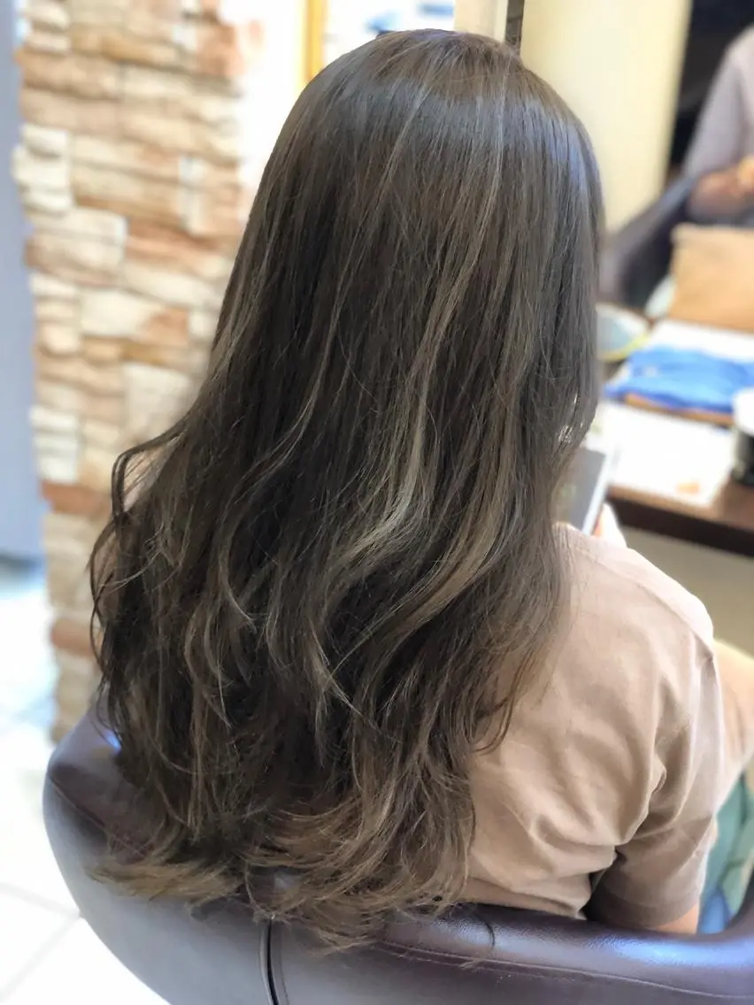 ロング カラー ブルーカラー ブルージュ ハイライトカラー ハイライト 野々山 直貴のヘアスタイル