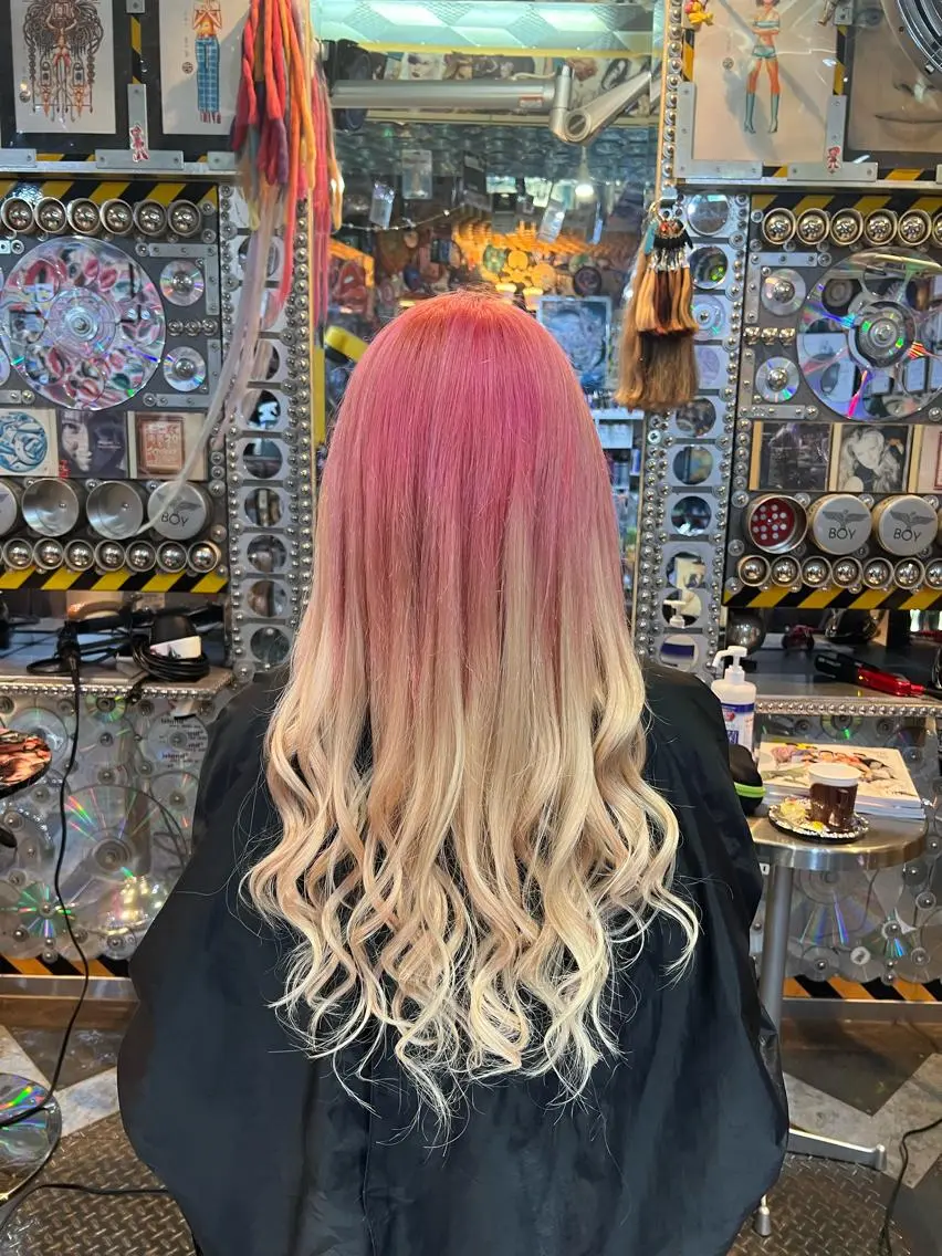 ミディアム カラー ヘアアレンジ ブロンド グラデーションカラー ピンクカラー エクステ KOYA ｺﾔのヘアスタイル