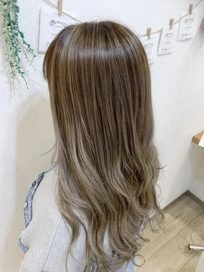 ロング カラー ショートボブ アッシュ バレイヤージュ ブリーチ ハイライトカラー トレンドパーマ 加藤菜月のヘアスタイル