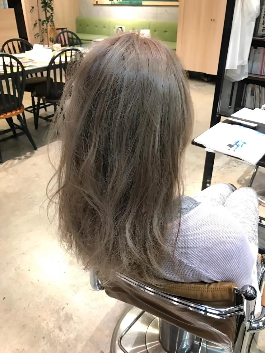 ロング カラー ベージュカラー ブリーチ 透明感カラー ハイトーンカラー 髪質改善🌟 TAKERUのヘアスタイル