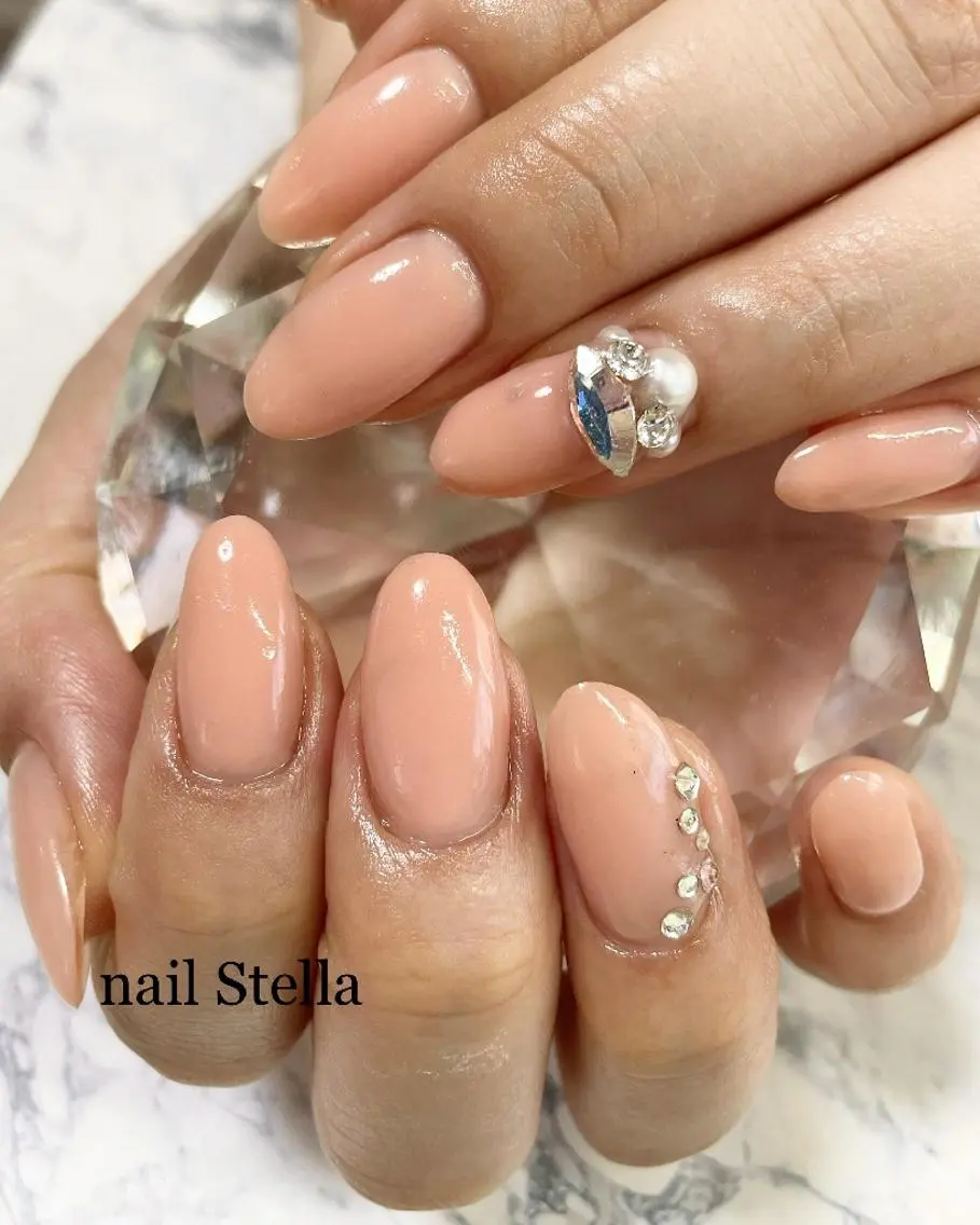 ミディアム ネイル ワンカラーネイル ストーンネイル ハンドネイル ハンドケア nailStella KOKOIST取扱店のネイルデザイン