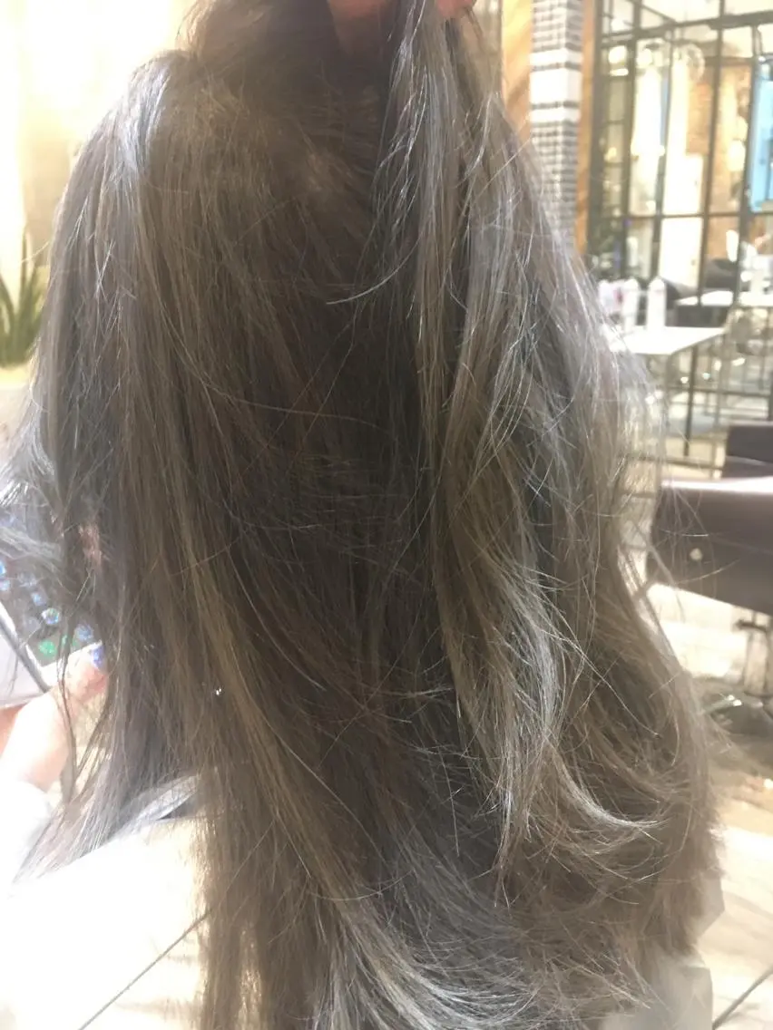 ロング カラー グレージュ 髪質改善✨艶髪✨ 古寺隆佑のヘアスタイル