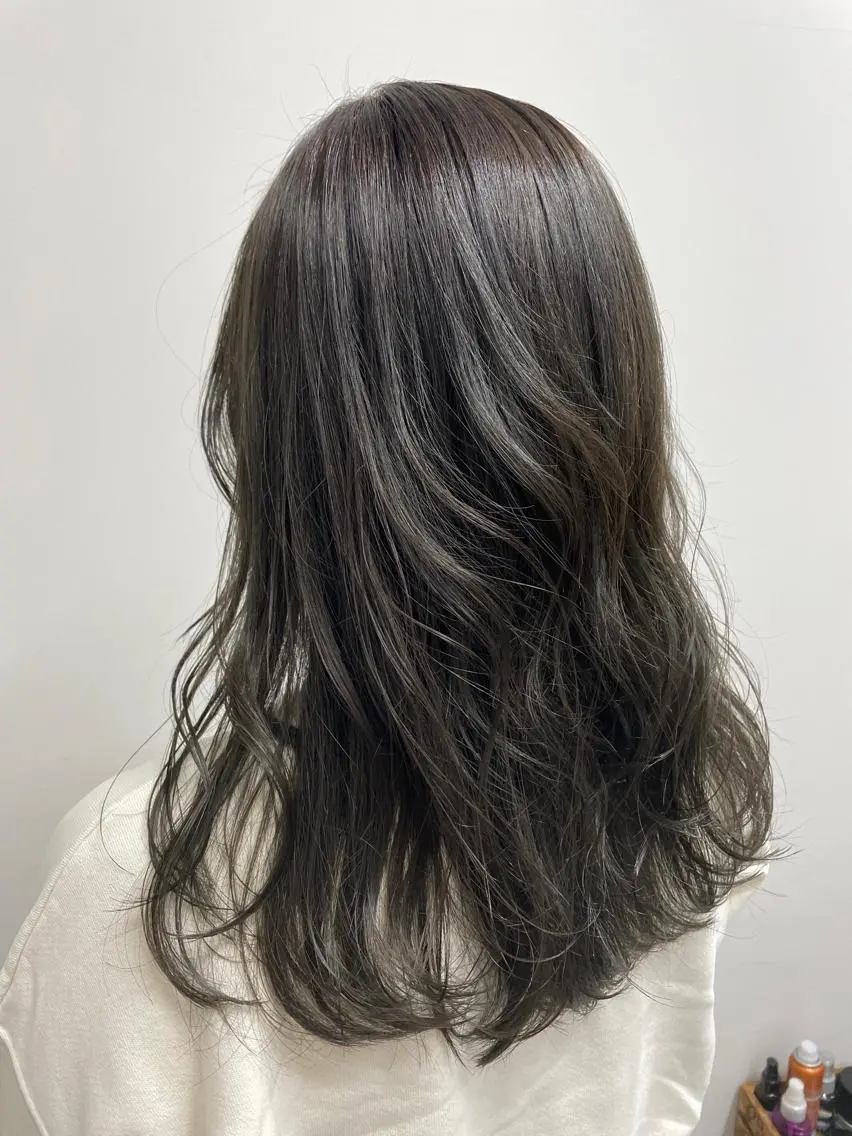 ロング カラー グレージュ オリーブグレージュ オリーブグレー カット ヘアカラー 狩野 羅夢のヘアスタイル