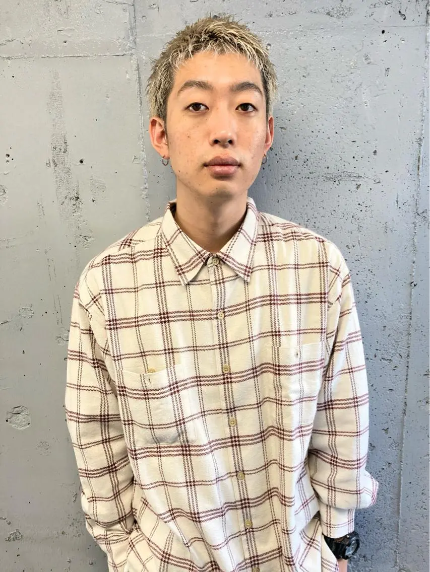 カラー メンズ 顔まわりレイヤー デザインカットのヘアスタイル