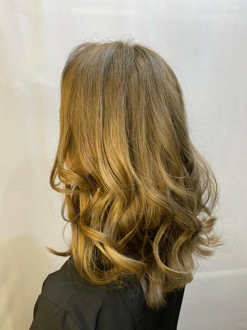 セミロング カット ヘアカラー 長濱 俊のヘアスタイル