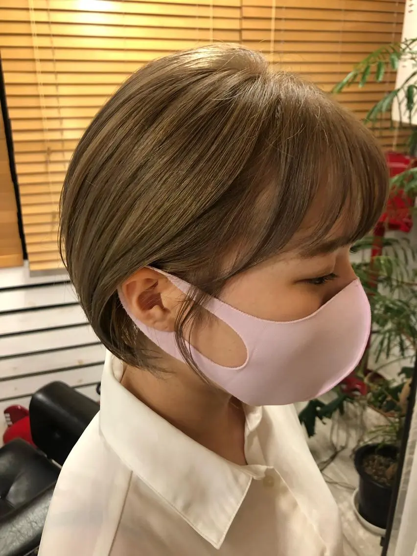 ショート カラー ブリーチ ケアブリーチ ダブルカラー インナーカラー 推し ブリーチ 髪質改善のヘアスタイル