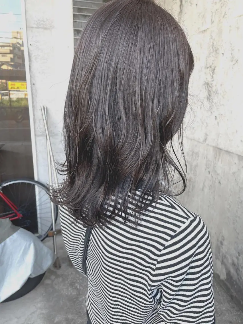 ミディアム カラー 日高 香織のヘアスタイル
