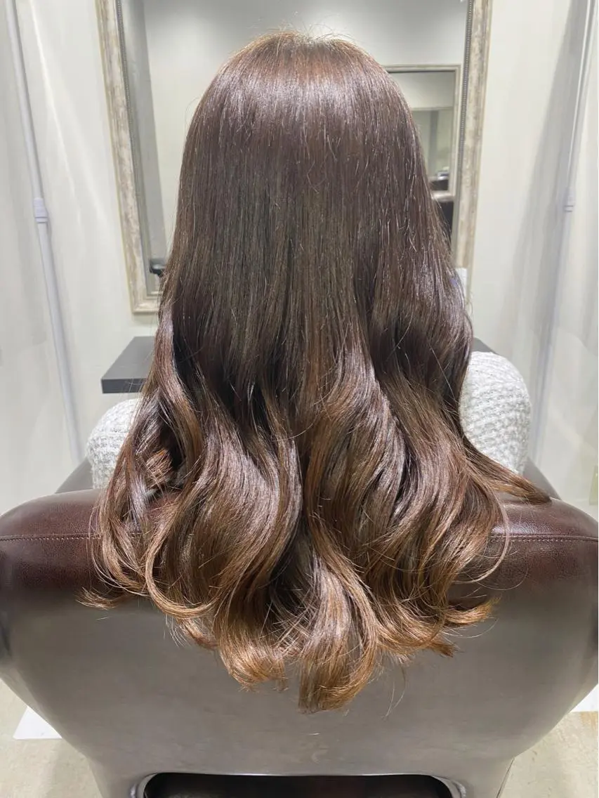 カラー 根本 真奈のヘアスタイル