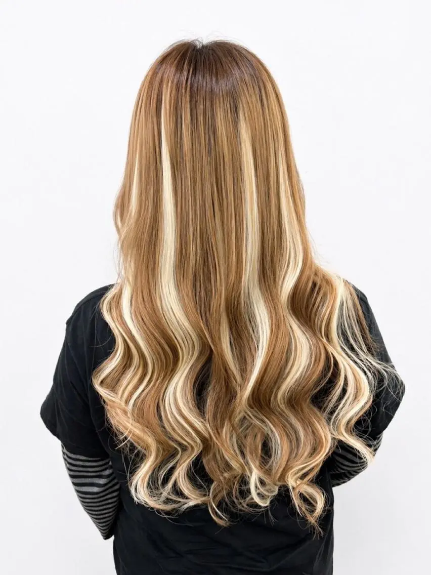 ロング ヘアアレンジ カラー シールエクステ 黒髪 ブリーチ デザインカラー ダブルカラー エクステ¥5000 LuciAカラーのヘアスタイル