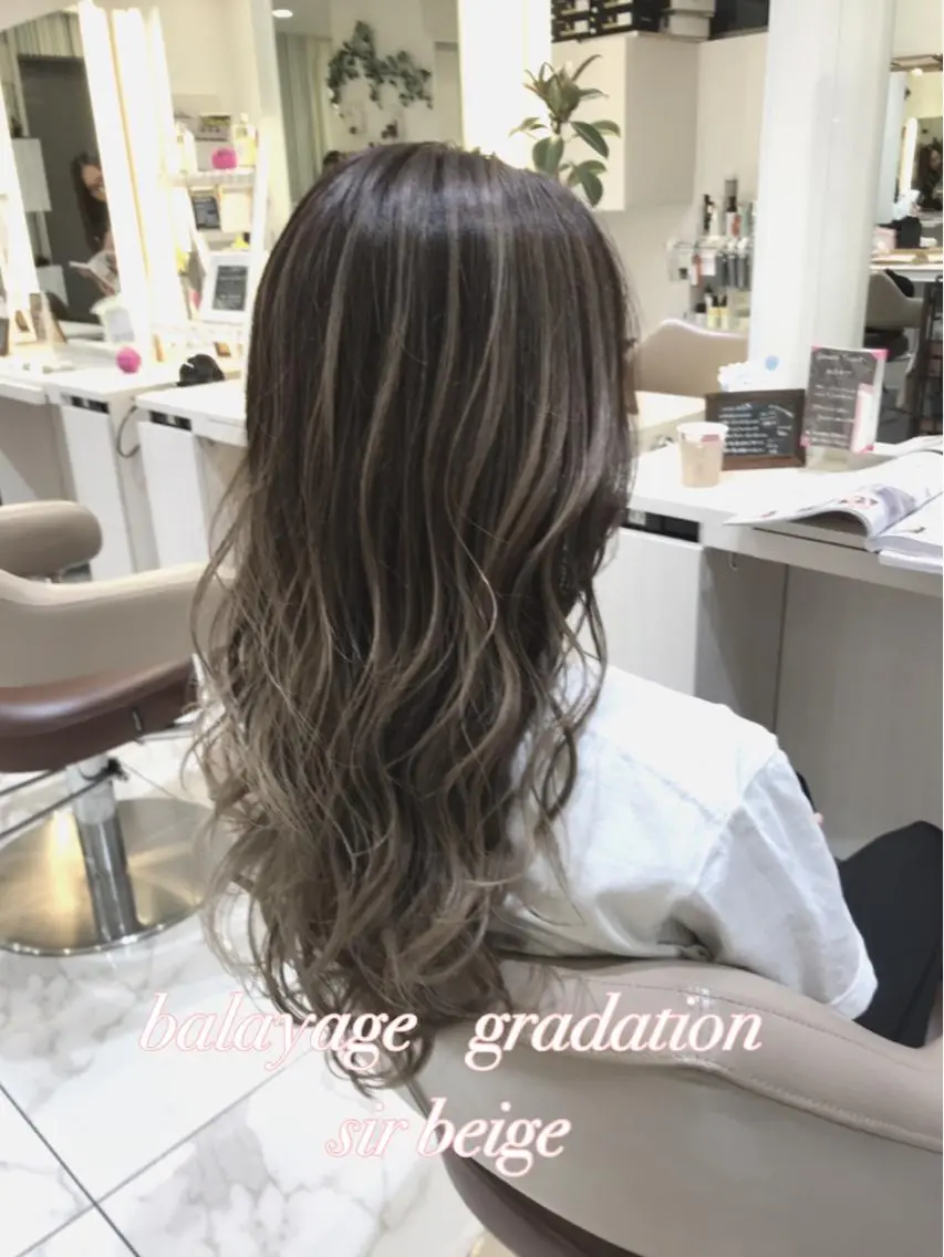 ロング カラー バレイヤージュ ベージュカラー グラデーションカラー シアーベージュ レイヤーカット カット ヘアカラー 山崎俊輔/髪質改善 /バレイヤージュのヘアスタイル