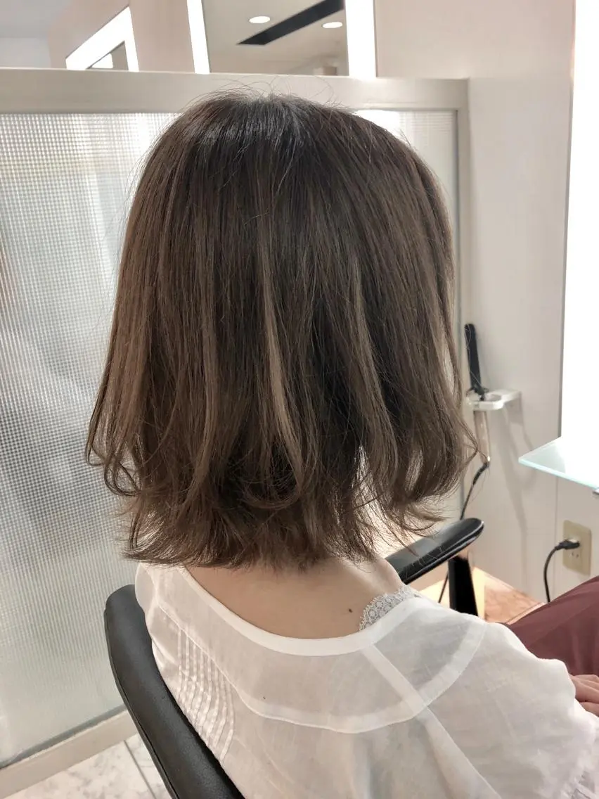 ミディアム アッシュ ハイライト 田村拓巳 韓国風、髪質改善のヘアスタイル