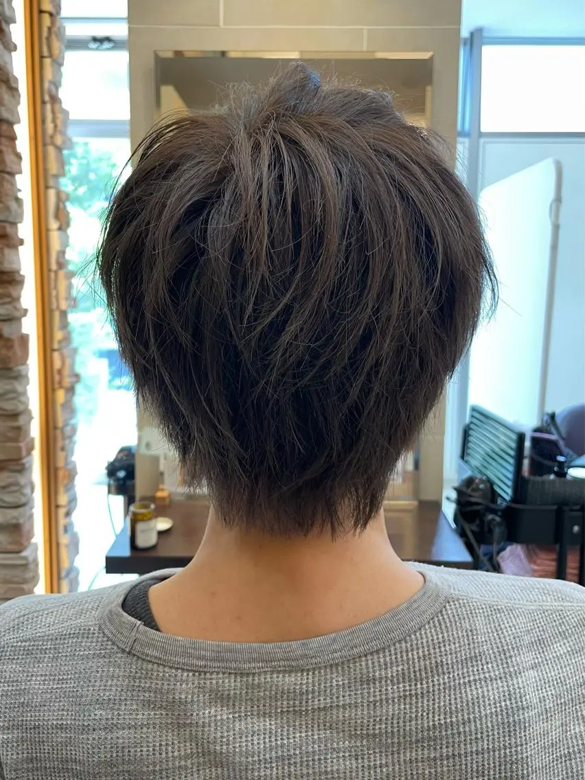ショート カット ヘアカラー 新籾 尚哉のヘアスタイル