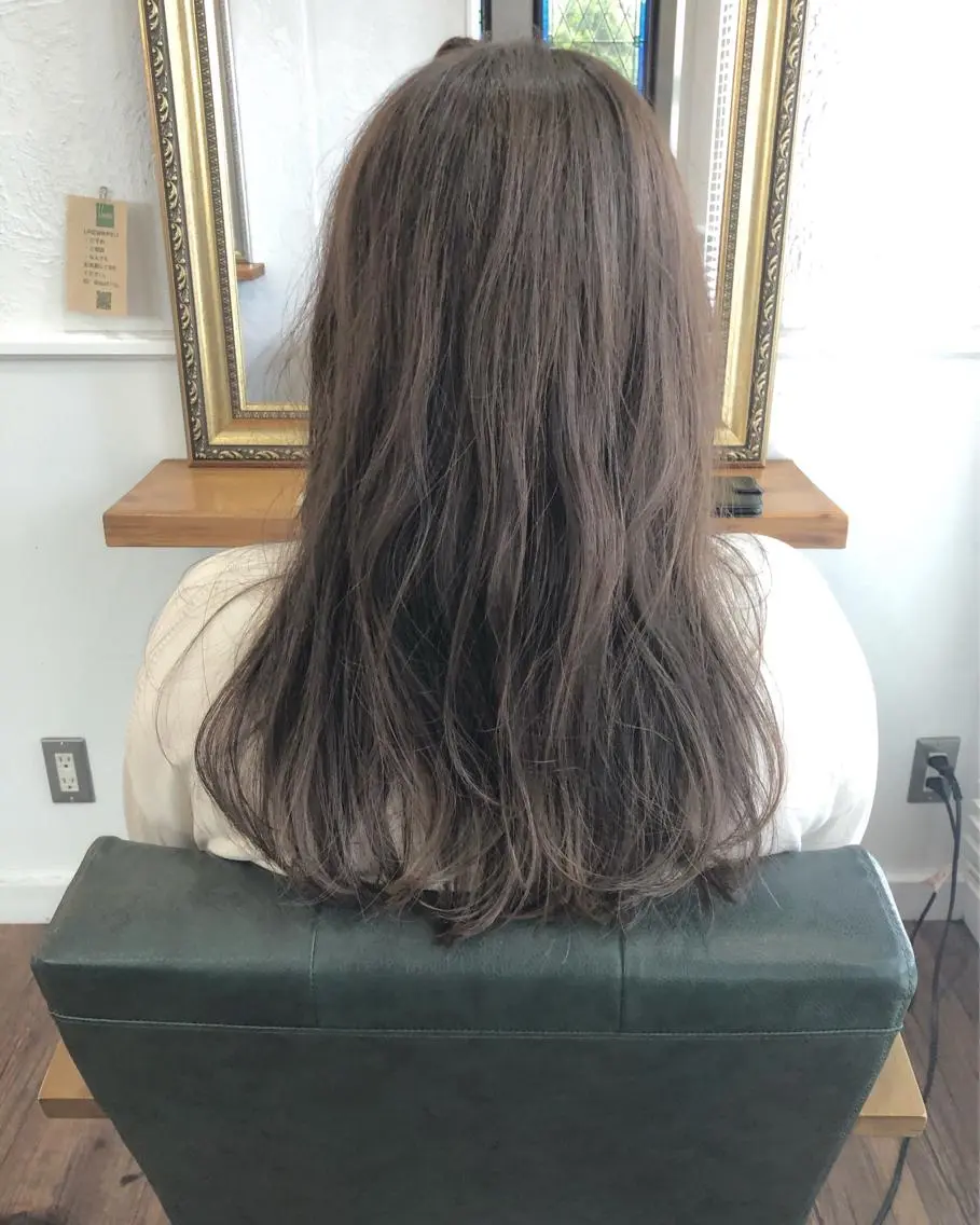 ロング カラー グレージュ ラベンダーカラー ラベンダーグレージュ ラベンダーグレー レイヤーカット カット ヘアカラー 江原 彩華のヘアスタイル
