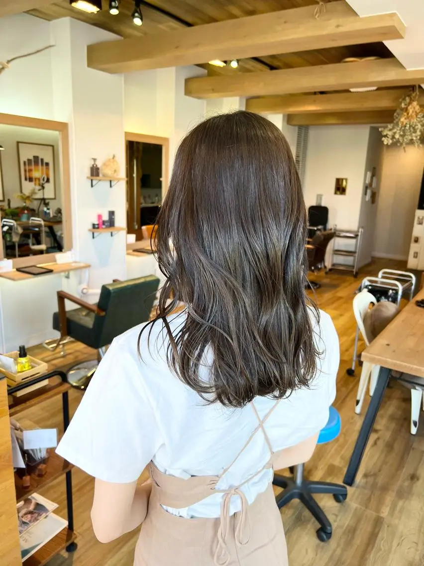 ロング カラー アッシュ 堀 望美のヘアスタイル