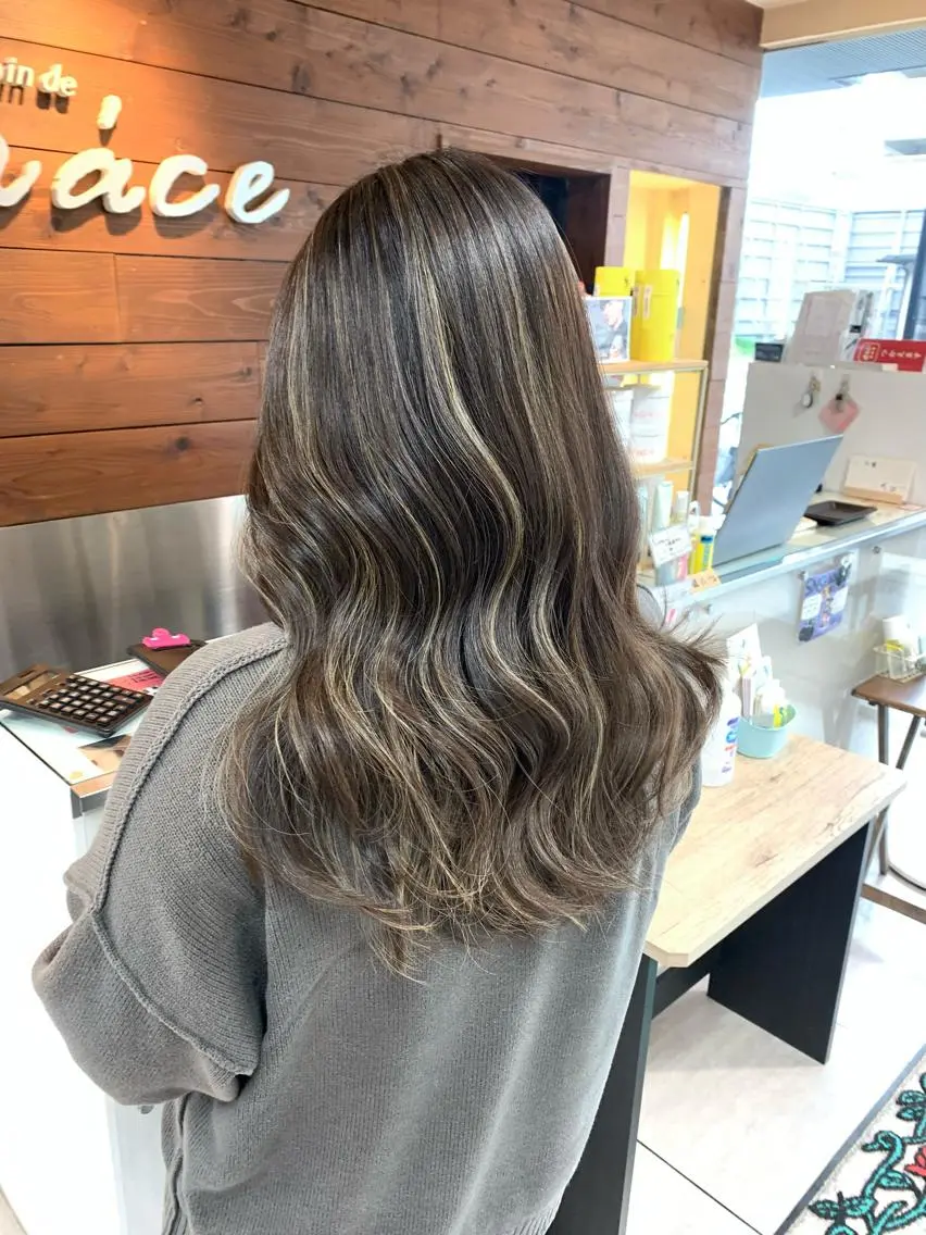 ロング レイヤー/艶髪カラー 森本くるみのヘアスタイル