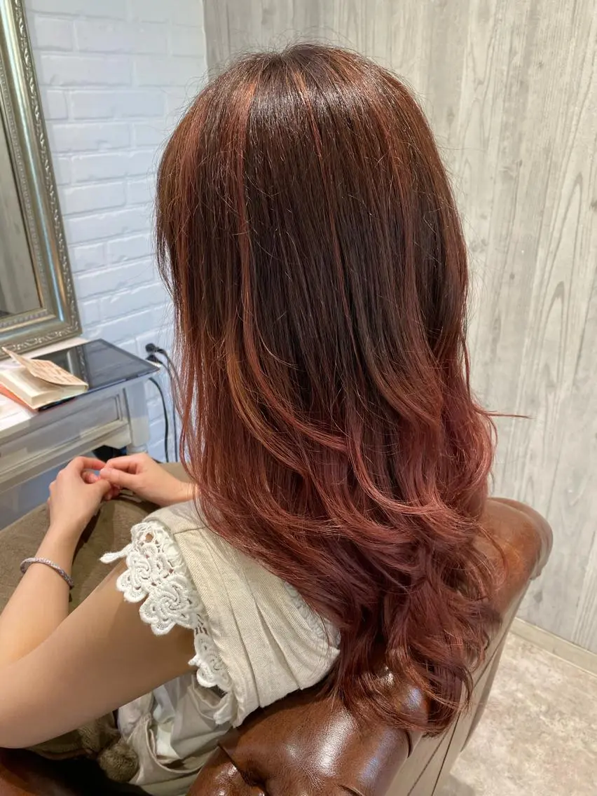 ロング カラー バレイヤージュ ピンクカラー レイヤーカット ロング カット ヘアカラー トリートメント Renatus店長 金子裕美のヘアスタイル