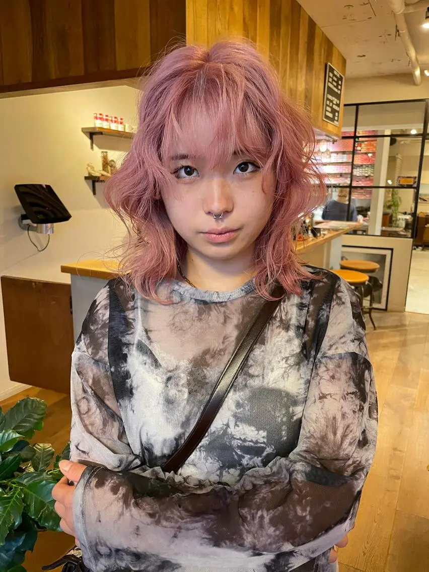カラー ブリーチ ピンクカラー ファッションに 溶け込むstyleのヘアスタイル
