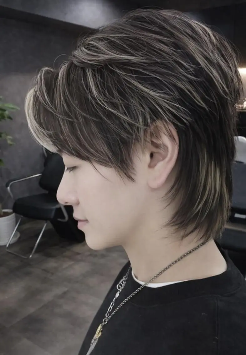 ショート カラー メンズ メンズハイライト マッシュウルフ マッシュ メンズウルフカット ハイライトカラー カット ヘアカラー 髪質改善心斎橋 namelessのヘアスタイル