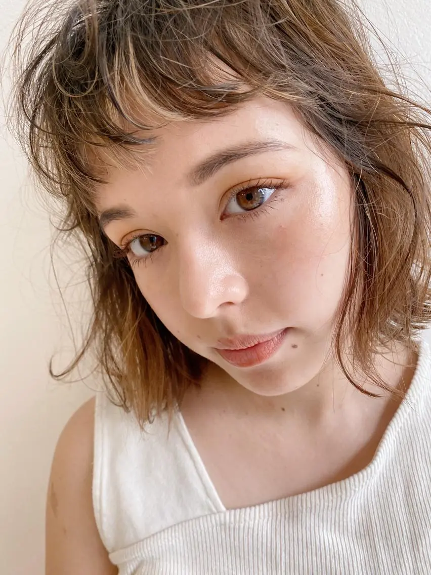 ミディアム カラー 顔周りレイヤーカット ブリーチminamiのヘアスタイル