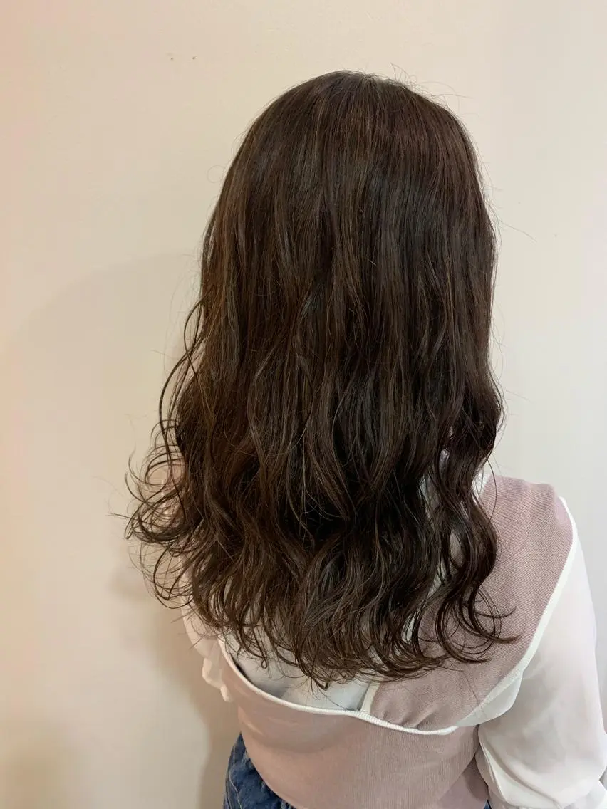 ロング カラー ハイライトカラー ハイライト 顔まわりカット✄ ベージュカラー🧸のヘアスタイル