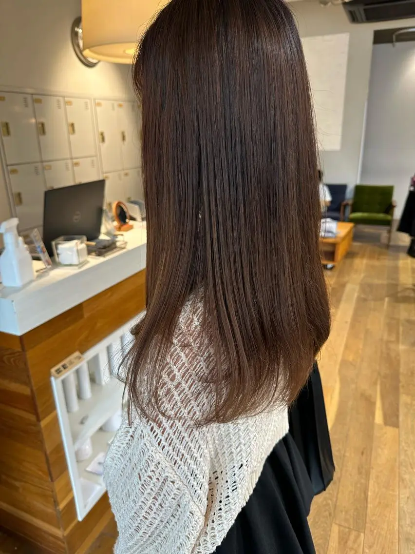 ロング カラー 塩澤 榛奈のヘアスタイル