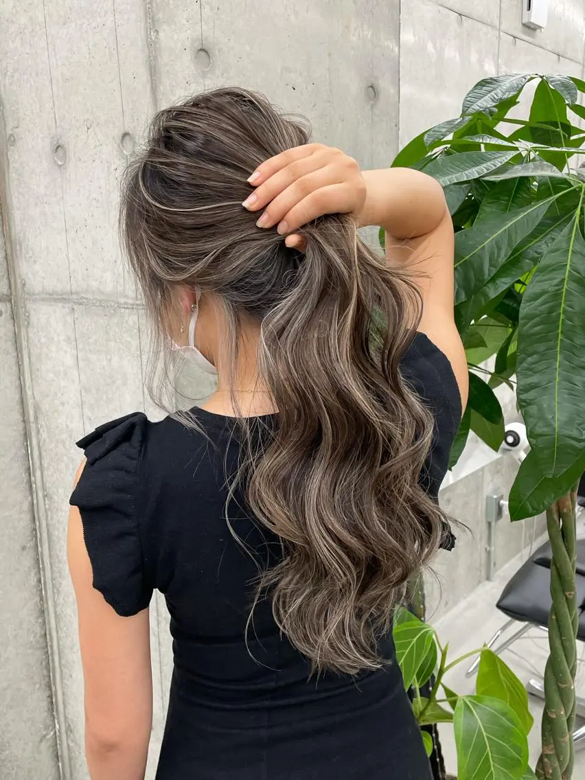ロング 手島 カミラのヘアスタイル