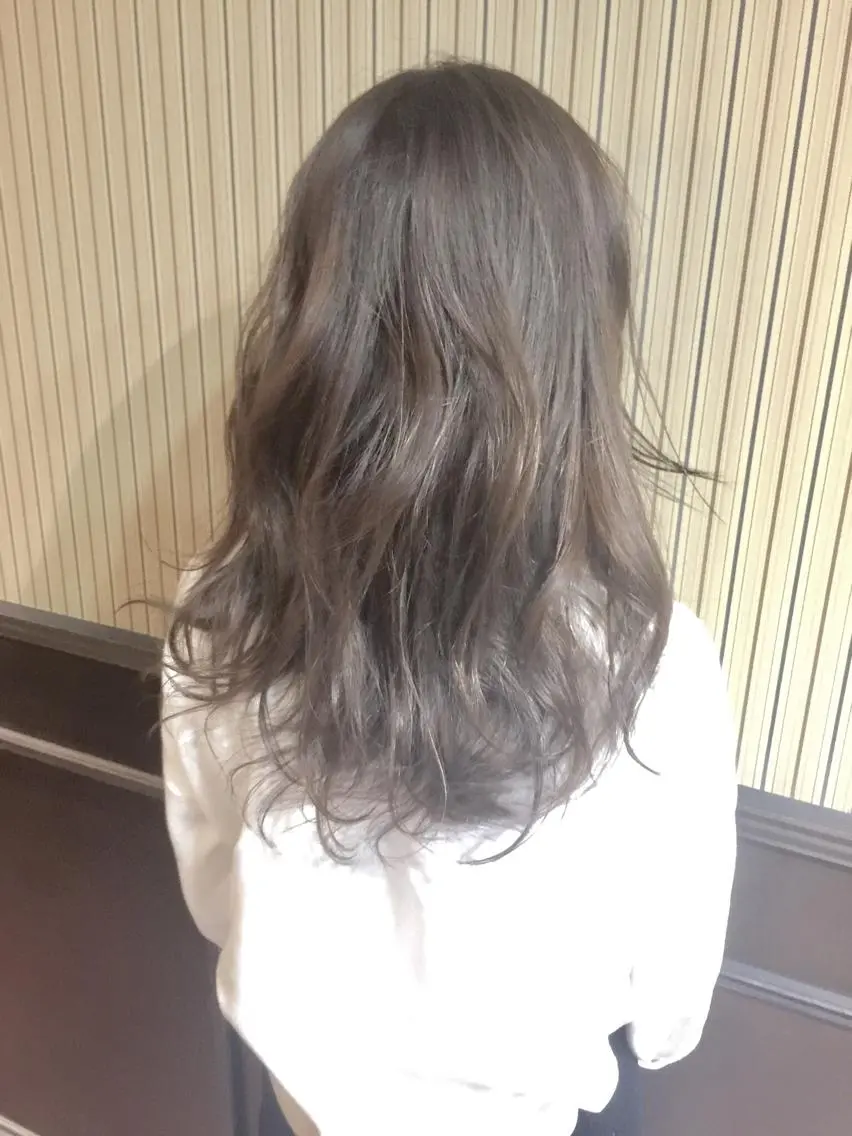 セミロング カラー パーマ グレージュ 神野 雅樹のヘアスタイル