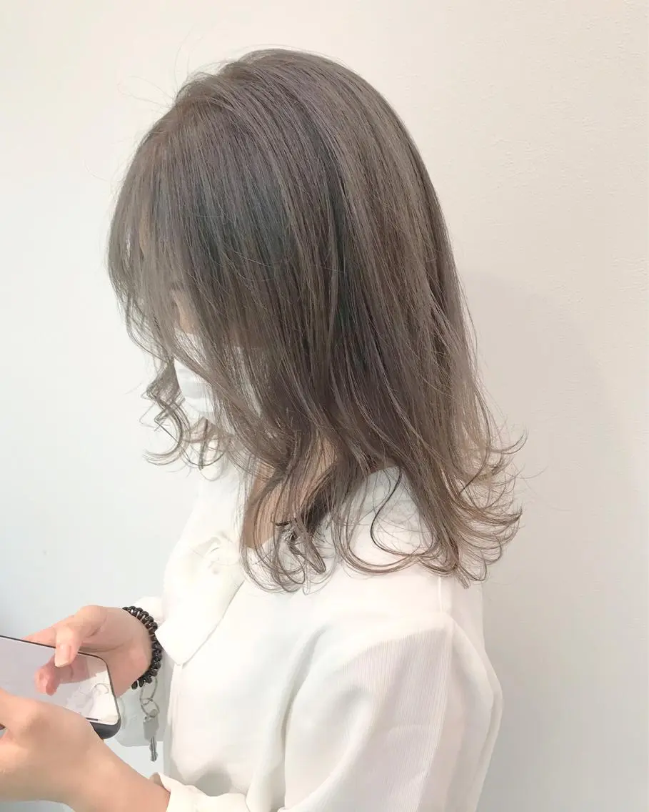 セミロング カラー 🪄池袋ハイトーン 🪄ブリーチカラーのヘアスタイル