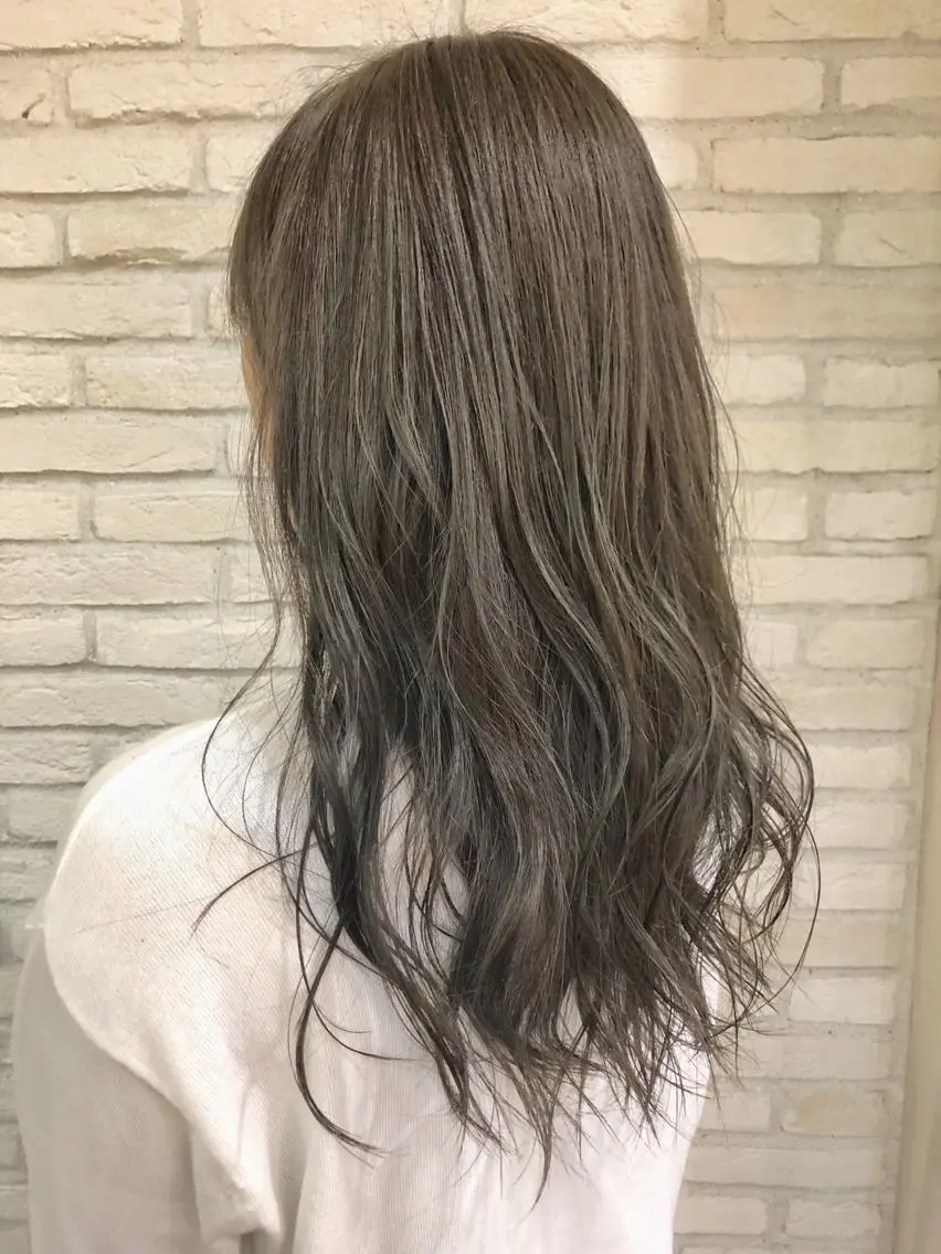 ロング カラー アッシュ ハイライトカラー ハイライト 大平 美沙のヘアスタイル