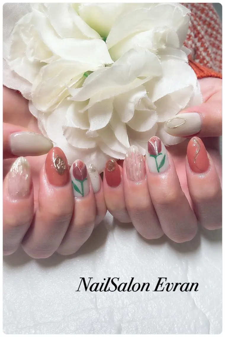 ネイル アートネイル フレンチネイル マグネットネイル 持ち込み ニュアンスネイル Nail salon Evranのネイルデザイン