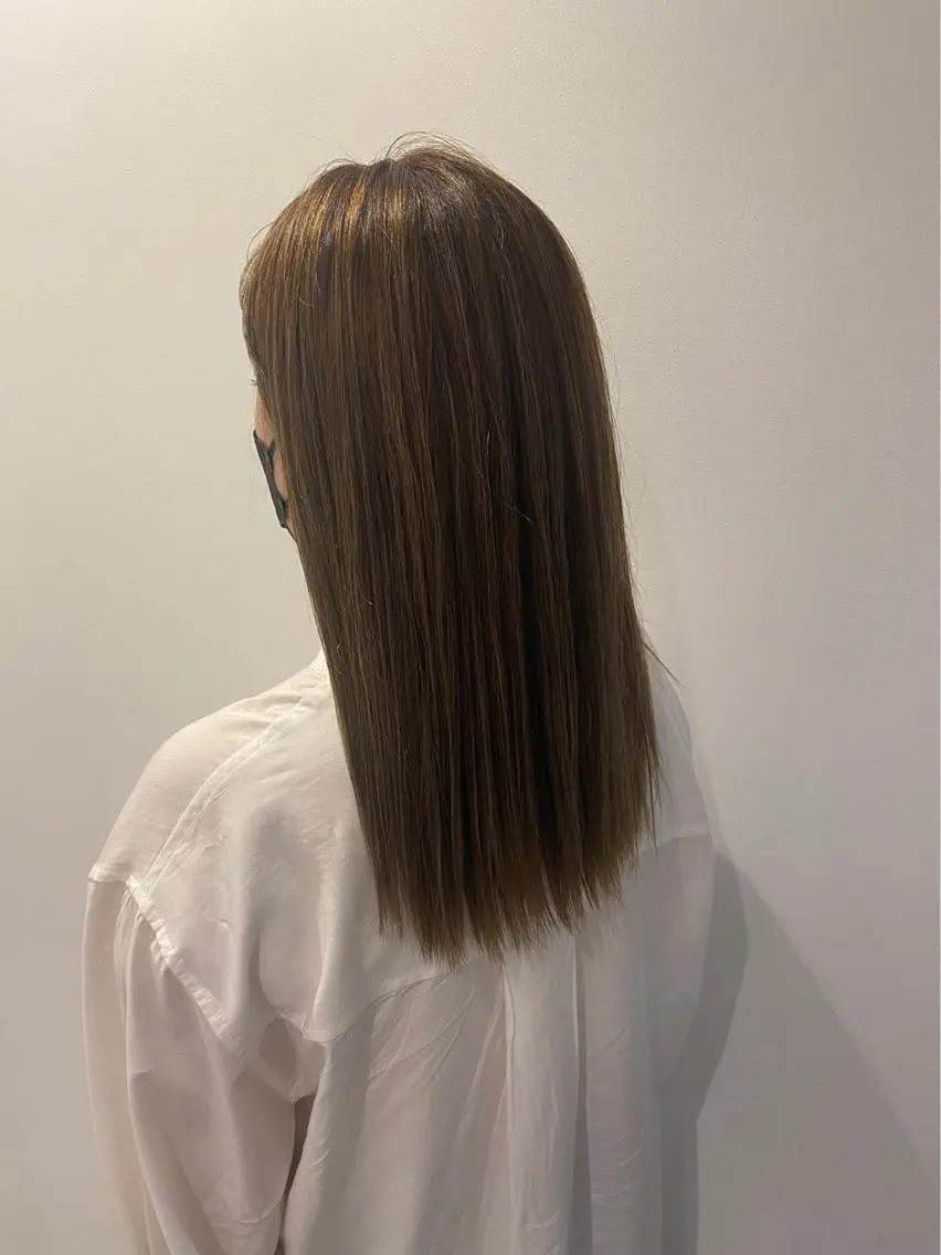 セミロング エギョモリ 天使の羽バング・フェザーバング ハッシュカット ハイライト タンバルモリ なかむら ゆきのヘアスタイル