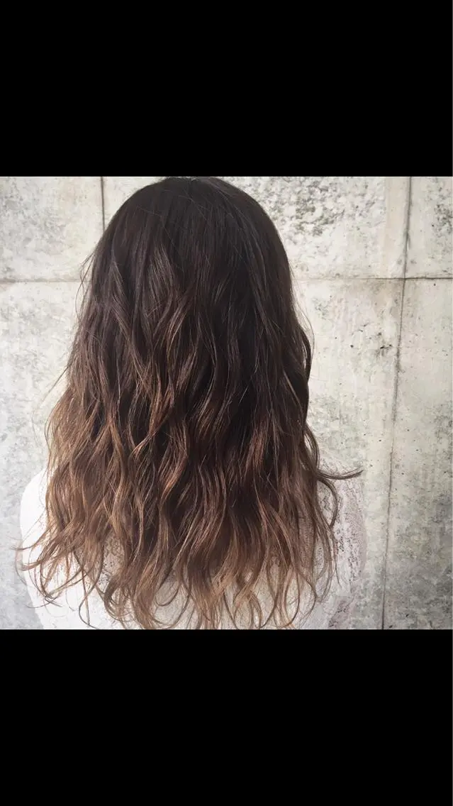 ロング カラー ブリーチ 及川 光のヘアスタイル