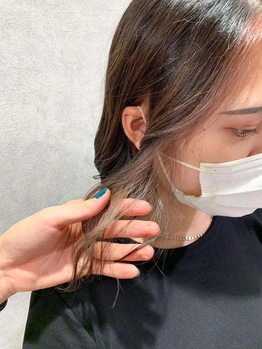 ロング カラー ヘアアレンジ ベージュカラー インナーカラー ミルクティーベージュ メンズパーマ職人 加藤 弘貴のヘアスタイル