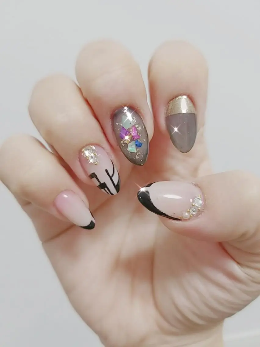 ネイル フレンチネイル ハンドネイル em nailのネイルデザイン